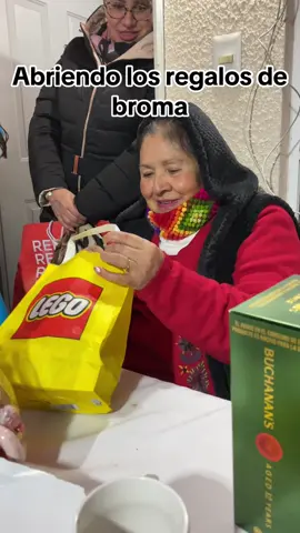 Regalos navideños de broma 🤣🤣🤣 #juegosdivertidos #juegosnavideños #regalosdebromaentrefamilia #regalosbroma #intercambiodebromaoreo #fyppppppppppppppppppppppp #paratiiiiiiiiiiiiiiiiiiiiiiiiiiiiiii 