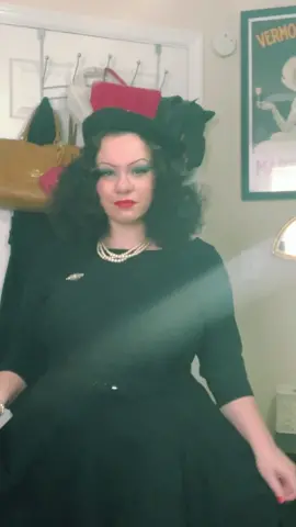 Loved this outfit 💋 #vintagefashion #vintageclothes #vintagestyle #vintagestylenotvintagevalues #littleblackdress #1950sfashion #OOTD #vintageootd 