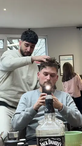 CC Glanz tutorial: wellig/texturiert. CC im Shop 🫶 #barber #friseur #midfade #locken #curlyhair #hairstyletutorial #texture #wavyhair #outlines #trim #unterhalteuns #viral #fypシ 