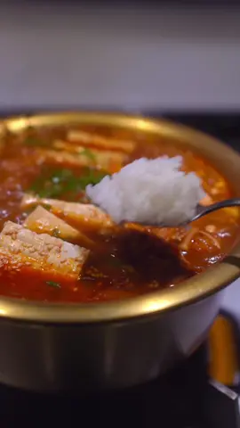 kimchi jjigae for the soul 😮‍💨 - learned to make this while i was in korea Hits extra hard cuz its raining so damn much in toronto during this holiday szn :( this is how i made it: - season stewing meat w salt - fry til brown, add in some minced garlic - add in fermented/sour kimchi and fry together - add in onions, green onions - pour in kimchi juice and anchovy broth/bone broth/some kind of umami stock - simmer for a lil while - season with soy sauce, sugar - add in tofu, spam, pea shoots, or whatever ur tongue desires - top with green onion, sesame seeds, or sesame oil - dip your rice and burn your tongue :) #EasyRecipes #koreanfood #asianfood #stew #kimchi #rain 
