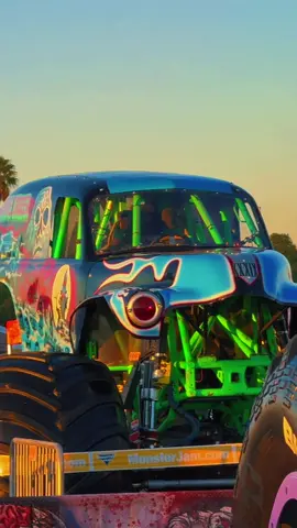 Cali Vibes ☀️ Monster Jam Superstar 2023 Cinematic 🎥 #monsterjam #cinematic #monstertruck #sunset #calivibes #monsterjam2023 #monsterjam2024 #fyp 