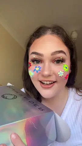 Opening the @Glam Raider mystery box!! #glamraider #glamraidermysterybox #beauty #makeup 