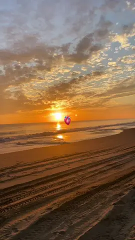 Y no aguanto, me duele tanto estar así😞 #viral #rayandoelsol #atardecer #sol #vista #mar #triste #😞 #🤍 #parati 