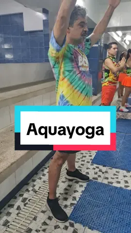 El Aquayoga, Wateryoga o Yoga acuático es una variante del yoga en el que las posturas se practican en un medio acuático y, como todo ejercicio que se realiza dentro del agua, es de bajo impacto así que el riesgo de lesiones se reduce considerablemente. Los beneficios del aquayoga son múltiples ya que la flotabilidad del agua disminuye la tensión de los huesos y las articulaciones además los diversos asanas que se practican involucran múltiples grupos musculares, por lo que es una gran manera de tonificar #aquayoga #yogaenelagua #yoga #yogaparatodos #entrenador 