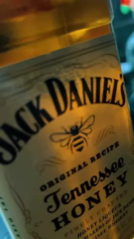 Uno nada mas para dormir agusto ☺️ @Eri Contreras855  #jackdanielshoney #vino #whiskeytennessee #couplegoals 