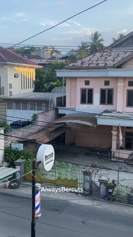 end year haircuts , Tahun Baruan wajib juga Rambut baru . selalu percayain sama kami yaa #fyp #samarinda #barbershopsamarinda #coffeeshopsamarinda #samarindahits #samarindatiktok 