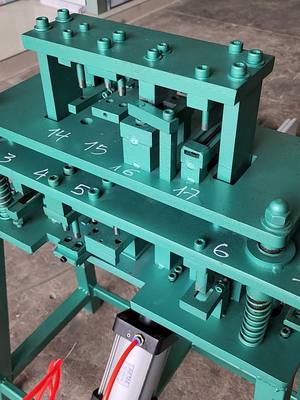 Máy đột dập ke vĩnh cữu đa năng 18 dao.