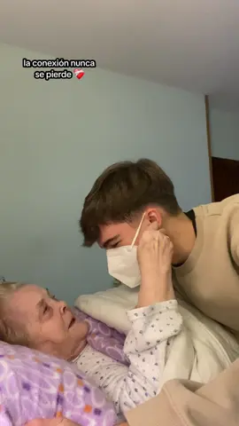 Esa conexión que atraviesa la barrera del olvido y que el alzheimer no consigue derribar, el amor lo puede todo ❤️  #alzheimer #abuela #nieto #parati #fyp #momentosfelices #agradecido #juntosporsiempre #vida 
