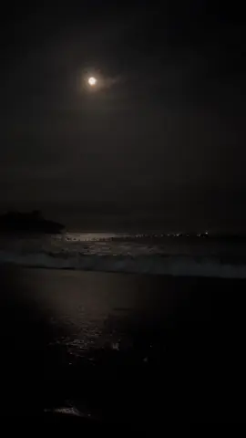 Semakin malam semakin tenang #pantai #tenang #vibes 