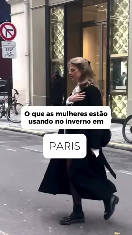 ✨ O que as mulheres estão usando no inverno em Paris ✨  E você, também é fã do estilo das francesas?  Siga @universoparisiense  ✨ “Desperte a francesa que existe em você”: 50 lições de elegância atemporal, estilo, beleza natural, gastronomia, savoir vivre e muito mais em um Manual Prático delicioso para se “degustar”!!! ♥️ Acesse: www.universoparisiense.com.br  #paris #parisianstyle #emilyinparis #savoirvivre #joiedevivre #elegancia #estilo #chanel #dior #cocochanel