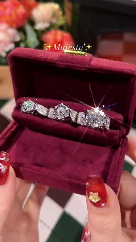 Adorn yourself with elegance✨💍💎#ysdd_jewelry #moissanite #engagementring #happynewyear2024 