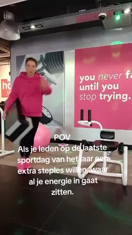 De laatste sportdag van het jaar. Extra steples voor de leden, waarin je al je energie hebt gestopt. #hartforher #wijchen #vrouwensportschool #Fitness #reebokstep #reebok #fitnessmotivation 