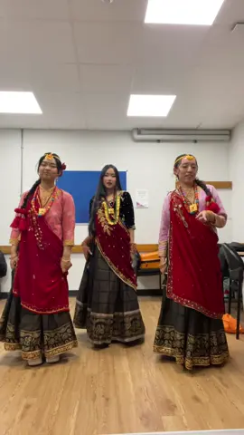 khai hamro solti jeu??🌚  #lhosar #tamulhosar #gurung #nepali #dance #soltijeu #tamu 