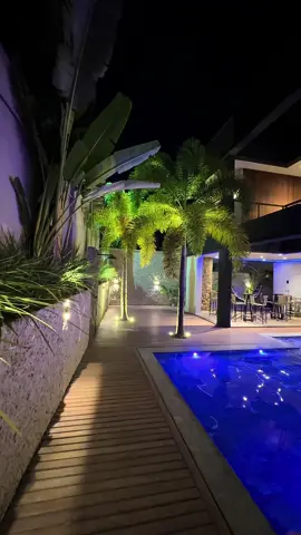 ✨ MANSÃO ALTO LUXO COM CONCEITO PREMIUM. 📍 ALPHAVILLE - EUSÉBIO  📌 Duplex disponível com projeto contemporâneo para venda  | Terreno: 486,31m²  | Construída: 390m²  | 4 Suítes + Closet. Qualificação: Imóvel  Poente |  Sala com pé direto duplo | Varanda gourmet + sistema de som | Living de estar | Suíte de serviço | Sistema de Irrigação | Boiler |  Energia solar | Poço profundo |  4 vagas de garagem VALOR DE VENDA: R$ 4.600.000,00 #alphaville #fortaleza #condominio #imoveldeluxo  #construção #alphavilleceara #arquitetura #casa  #ceara #brasil #meireles #luxury #luxurylifestyle #mansao #eusebio #altopadrao #imoveiseusebio #imoveis#fachadamoderna #fachada 