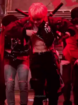 Finally Felix does this trend…#STRAYKIDS #felix #felixstraykids #feliz #feliznavidad #felixskz #leefelix #felixedit #leefelixedit #leeyongbok #abs #foryou #foryoupage #fyp #fypシ #fypシ゚viral #viral #straykids4thgenleaders 