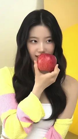 🍎 | #kazuhalesserafim #카즈하 #fancam #isafeels #trending | yellow fancam