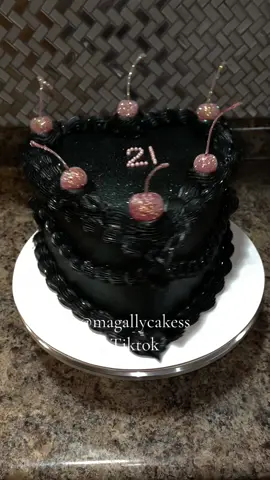 Let’s make this glittery cake step-by-step. #Cake #Cakes #ButterCream #ButterCreamCake #BLACKButterCream #BLACKButterCreamCake #BLACKCake #GlitterCherries #GlitterCake #GlitteryCake #CakeDecorating #CakeTutorial #CakeDecorator #Wilton #WiltonPipingTips ##HeartCake##VintageHeartCake##VintageCake