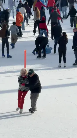 today in budapest :) #fyp #foryou #foryoupage #fypシ゚viral #viral #fypシ #oldpeople #Love #christmastime #IceSkating #budapest