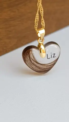 joia afetiva feita com o cabelinho do primeiro corte da Liz! ❤️ Agradeço a mamãe Fabiana pela confiança #Eternização #feitoamao #artebrasileira #resinaart #empreendedorismofeminino #macatuba #art #sp #resina 