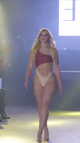 Model #miamiswimweek #swimweek #Runway #modelwalk #bikinimodel 