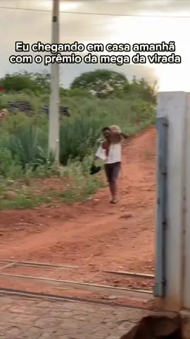 Eu chegando em casa kk #tiringa_comedia_selvagem #tiringa #tiringaoficial #memesbr #finaldeano #megadavirada #premio 