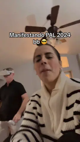 Hajaja mi esposo eataba en su realidas virtual jajaja jugando mientras yo manifestanding jajaja 