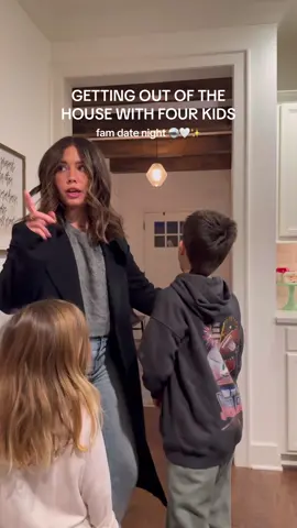 I just love getting out and making memories with my ppl🫶🏼🪩🎄arcade games, window shopping, pizza, ice cream & christmas lights🎀♥️#momoffour #motherhood #MomsofTikTok #eveningroutine #familydateideas #familydatenight 