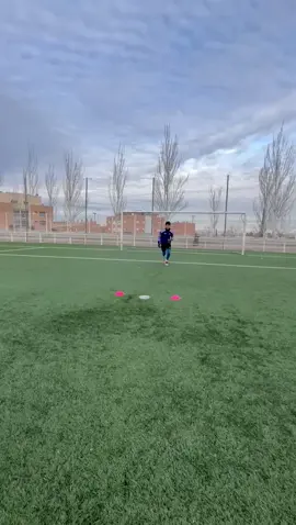 🧤⚽️ Tecnificación de Porteros 🧤⚽️#football #footballtiktok #training #coordination ##goalie #goalkeeper #goalkeepertraining #savegolkeeper 