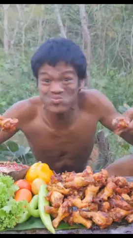 kmeng Prey Survival in the forest eating super spicy chicken soup #primitive_technology #food_primitive #chicken #cooking #foodentertainer #food #challenge #kmengprey 