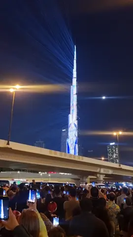 dubai burj Khalifa fireworks 😇🥰😇#burjkhalifa #burjkhalifafireworks #dubaimall #partylover #foryou #viral #foryourpage #explore #dubai #dubaitourism #dubaitravel #visitdubai #capcut #uae🇦🇪 #newyear #dubaiviral #dubainewyear #desertsafariabudhabi #dubaimall 
