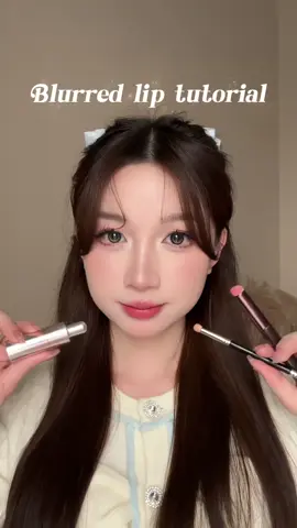 Cách để có 1 đôi môi chúm chím 🧏🏻‍♀️✨ #blurredlip #carslan #makeup #tutorial #LearnOnTikTok 