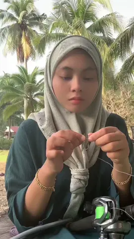 dapat ke tak?? ha sabo ..nnti kite share😆 #ladyangler #malaysiaangler🇲🇾 #castingfishing🎣 #ladyfishing #fyp #fypシ #shimano #slxdc #malaysiafishing 