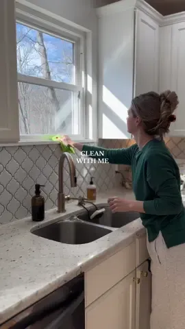 A quick clean after the Christmas decor came down 🤧 #cleanwithme #housereset #satisfying #motivation #cleaningmotivation