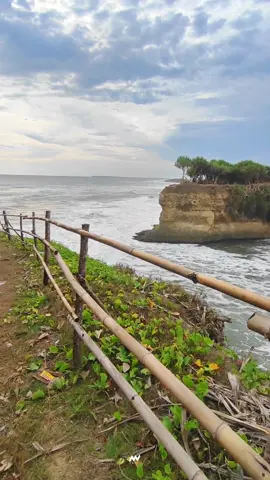 waw keren bgt sih ini.wlaupun sering bgt kesini tp ttep aja pngn lagi lagi...kenalin nih pantai batu panganten pajampangan sukabumi #pantai ujung genteng sukabumi #pajampangan #pantaitamanpandan #wisatajampangkulon #pantaibatupanganten 