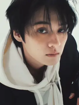 HE'S SO 🫠 #leeknow #skz 