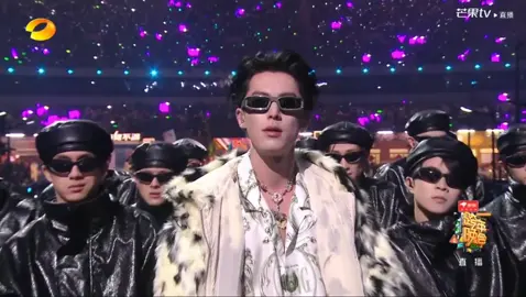 31122023 | Rapper Vương Hạc Đệ hát hit “Tango bên bờ biển” của anh ta ở đêm giao thừa 2024  #dylanwang #wanghedi #vuonghacde #vươnghạcđệ #bking #xh #fypシ 