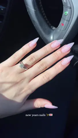walked out of the nail salon feelin like a brand new woman 💅🏼 lmao  #nailinspo #newyearsevenails #acrylicnails #sparklynails #nails 