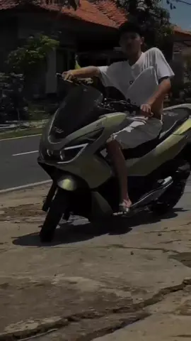 permisi puhh😅#cinematicmotor #pcx150ล้อ17แต่งสวย #beatesp #fouryou #budaksumedang 