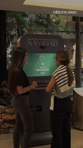 Nos tomamos algunos restaurantes en Bogotá para demostrar que tan importante es el tiempo presente.♥️🎄 Logramos capturar la esencia de momentos únicos para compartir en familia y amigos.🎁 ¡Animate a desconectarte de tu celular cada vez que puedas!👋🏼 #SeUnAmorPresente #OBOTICARIO #DondeHayAmorHayBelleza #Navidad #Regalos