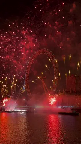 Welcome 2024!💫 Happy new year y’all!♥️ #londonfireworks  #londoneye #westminsterbridge 