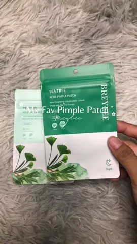 Pimple patch ternyaman 🥰 Kalo jerawat bulanan datang ga worry lagi deh. Untuk yang pagi-siang aku pake yang day dia lebih tipis 0.1mm dan enak dipake. Untuk yang Night dia lebih tebel, malam dipake pagi dikelupas jerawat mateng jadi kempes. Karena pimple patch Breylee ini ada kandungan Tea Tree Extractnya 🥰 #breylee #breyleepimplepatch 