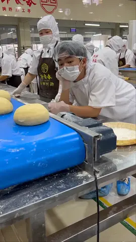 Chinese mooncake factory 🏭 the best job for lazy people 😂#craft #fypage #fypシ゚viral #fypシ #fyp #fy #foryoupage #foryou #viral #video #viralvideo #handmade #tiktok #tiktokindia #culture #chinese #humor #explore #work #chinatiktok #funny #funnyvideos #2024 @LiXiaoAi @Marmot QH @Sooshi Mango 