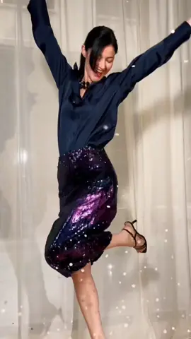 Bonne année 2024 ! 🥂 Commencez la nouvelle année avec une touche d'élégance signée Gerard Darel.  #gerarddarel #darel #bonneannée #happynewyear #paris #2024 #outfit #tenues #inspiration 