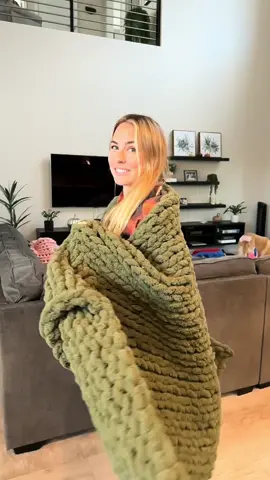 New Year, New Hobby? Follow me to learn how to make your own blankets! It’s such a fulfilling hobby 🥰 #fyp #fingerknitting #chunkyblankettutorial #handknitblanket #falldecor #diyhomedecor #etsycreatorco #chenilleblanket #armknitting #diycrafts #handknit #newyear2024 