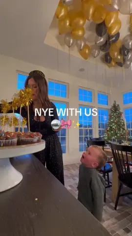 HAPPY NEW YEAR✨🎀🫶🏼ate my fave food, wore my fave outfit with my people🥹I hope you are all enjoying the first of the year! So blessed by you all! Love you!!!! #momoffour #motherhood #eveningvlog #trending #MomsofTikTok #nye #newyear #2024 #happynewyear 