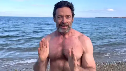 Happy 2024 from HUGH!!! 🙌🏻♥️💪🏻 #fyp #foryoupage #foryou #hughjackman #shirtlessmen #hairychest #bodygoals #happy2024 #omfg #yummyaf #lgbtq #wolverine Love this BEAUTIFUL MAN!!! 