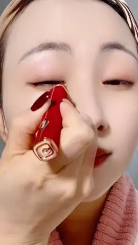 get ready with me #viral #video #foryou  #foryoupage #makeuptrends #skincareroutine #glowingskin #beautyinfluencers #beautytips #beauty #beautyhacks #beautytips #BeautyTok 