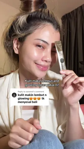 Replying to @aaramel kulit makin moist, cerah and dark circle elok 😭💓 i kadang sekali pakai 2 sachets, and bukan malam je sometimes siang pun i guna. Kulit rasa best je, especially letak dalam fridge. How to use?  Option 1: Buat your whole skincare routine and after apply moisturizer, apply this sleeping mask. Kiranya last step!  Option 2: Cuci muka pakai cleanser and just apply this sleeping mask dekat kulit. I usually do this bila tengah malas and tak larat tapi nak kulit cantik!  Siapa pernah cuba?  #fyp #tiktok #BeautyTok #beautyhacks #beautytips #glowup2023 #sleepingmask #glowuptips #skincare #clearskin 