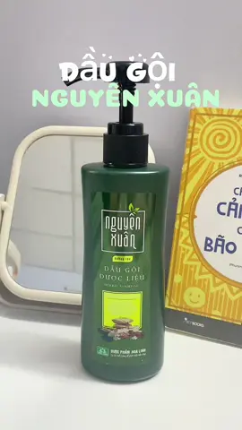 Dầu gội Nguyên xuân chai xanh giúp nuôi dưỡng tóc chắc khoẻ#daugoinguyenxuan #daugoi #daugoinguyenxuanchinhhang #daugoinguyenxuanduongtoc #daugoinguyenxuanxanh #nguyenxuan #xuhuongtiktok #odayconhieudoxinh00 