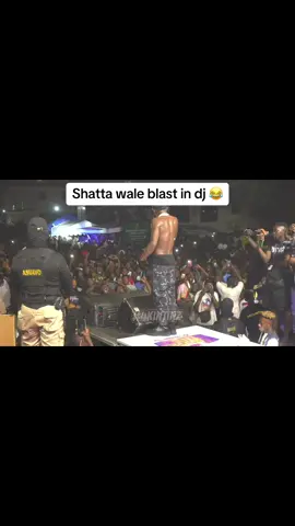 Charlie the way shatta wale take give in djs wotowoto for stage dia i shy slf 😂😂😂 #fyp #tiktok 